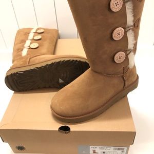 UGG BAILEY BUTTON TRIPLET II BOOT
